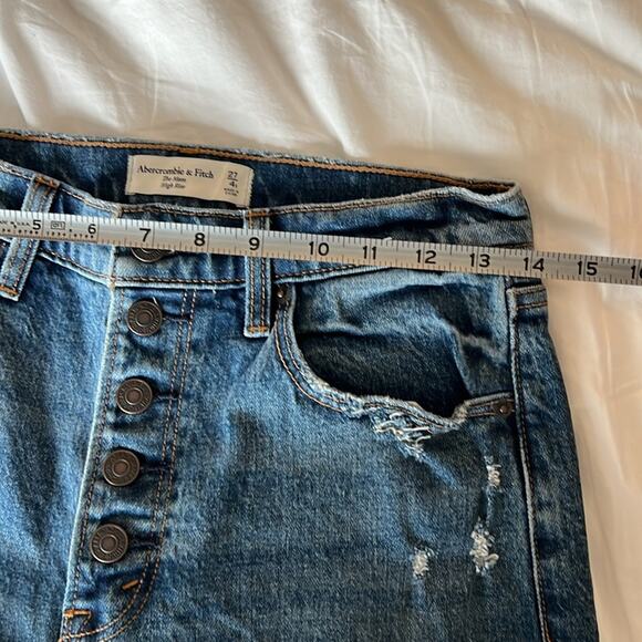 Abercrombie & Fitch Mom Highrise Jeans | 27 / 4s - Picture 7 of 9